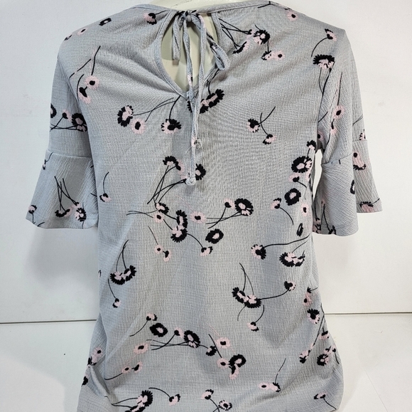 Jessica Simpson Short Sleeve Floral Blouse - Picture 5 of 8